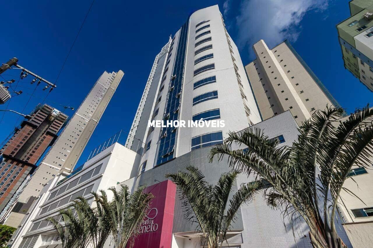 Apartamento à venda na 2ª Quadra do Mar de Balneário Camboriú.