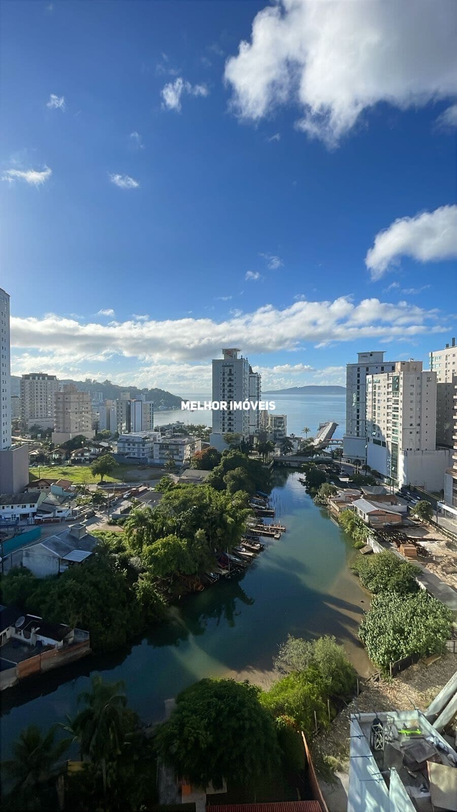 Apartamento mobiliado vista mar á venda com 3 suítes 3 vagas localizado em Itapema