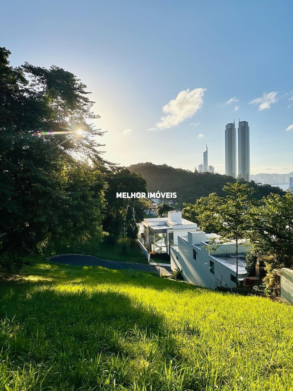 Terreno á venda com ótima localização em Balneário Camboriú.