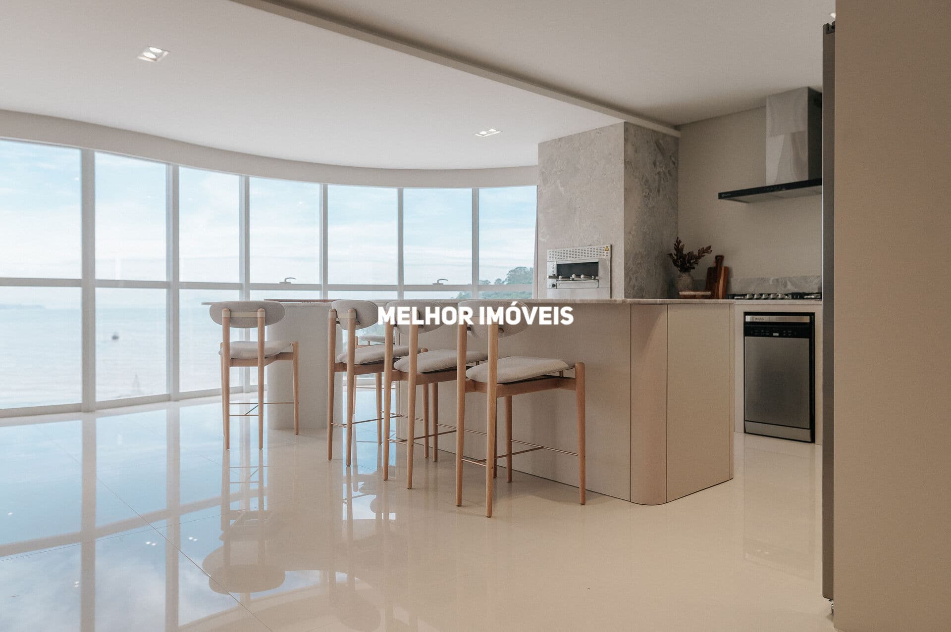 Apartamento Frente Mar com 04 suítes sendo 01 máster em Balneário Camboriú.