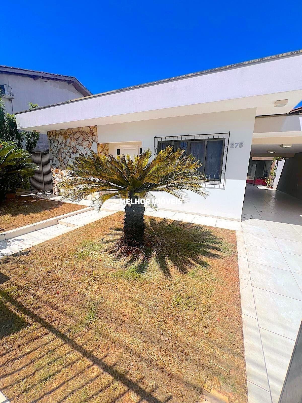 Casa á venda com 2 suítes 3 vagas localizada no Bairro da Barra em Balneário Camboriú.