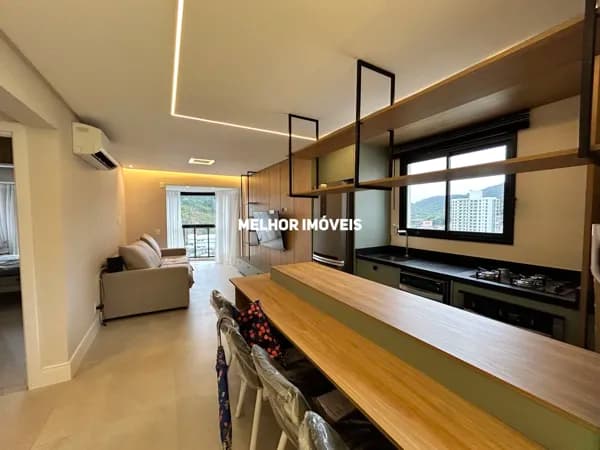 Apartamento á venda mobiliado e equipado localizado na Praia Brava em Itajaí.