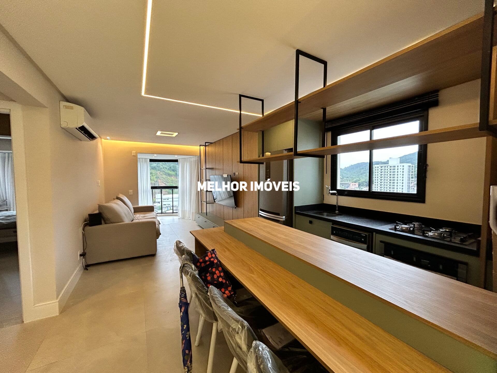 Apartamento á venda mobiliado e equipado localizado na Praia Brava em Itajaí.
