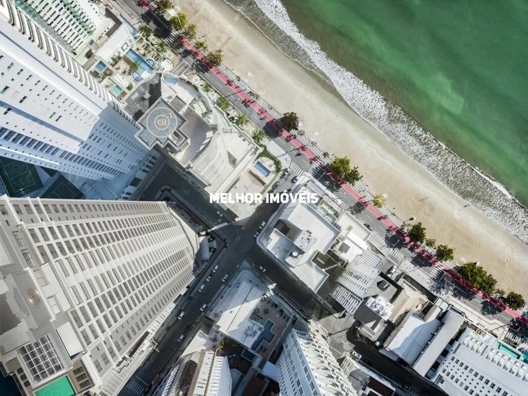 Apartamento Quadra Mar com 04 Suítes em Balneário Camboriú