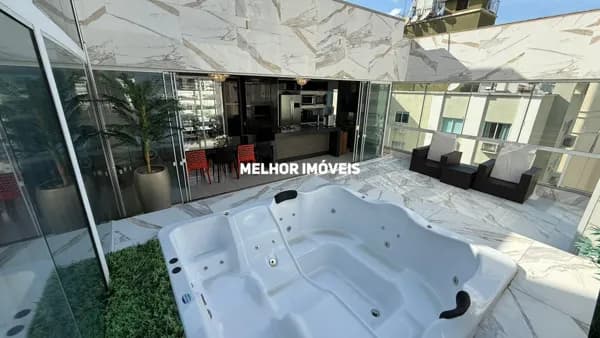 Cobertura Duplex á venda com 4 suítes, 4 vagas de garagem localizada no coração de Balneário Camboriú.
