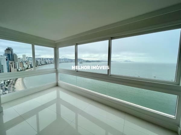 Cobertura Tríplex Frente Mar à Venda com 07 Suítes, Terraço com Piscina, Localizado na Barra Sul em Balneário Camboriú - SC