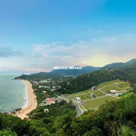 Terreno á venda em Condomínio fechado, localizado na praia do Estaleiro em Balneário Camboriú.