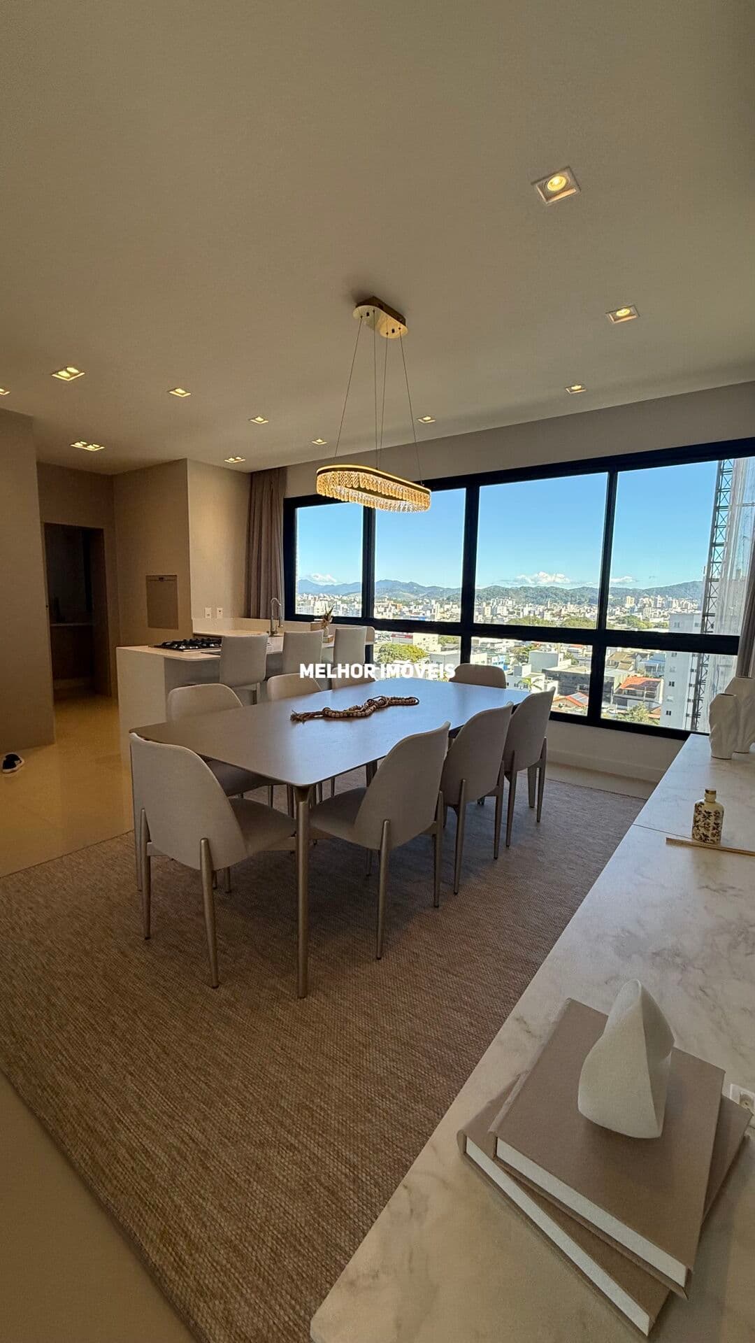 Apartamento á venda com 3 suítes no centro Sul de Balneário Camboriú - SC