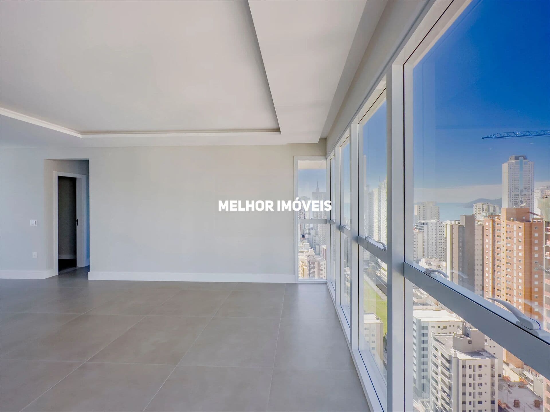Apartamento à Venda com 03 Suítes Localizado na 2ª Quadra Mar de Balneário Camboriú - SC