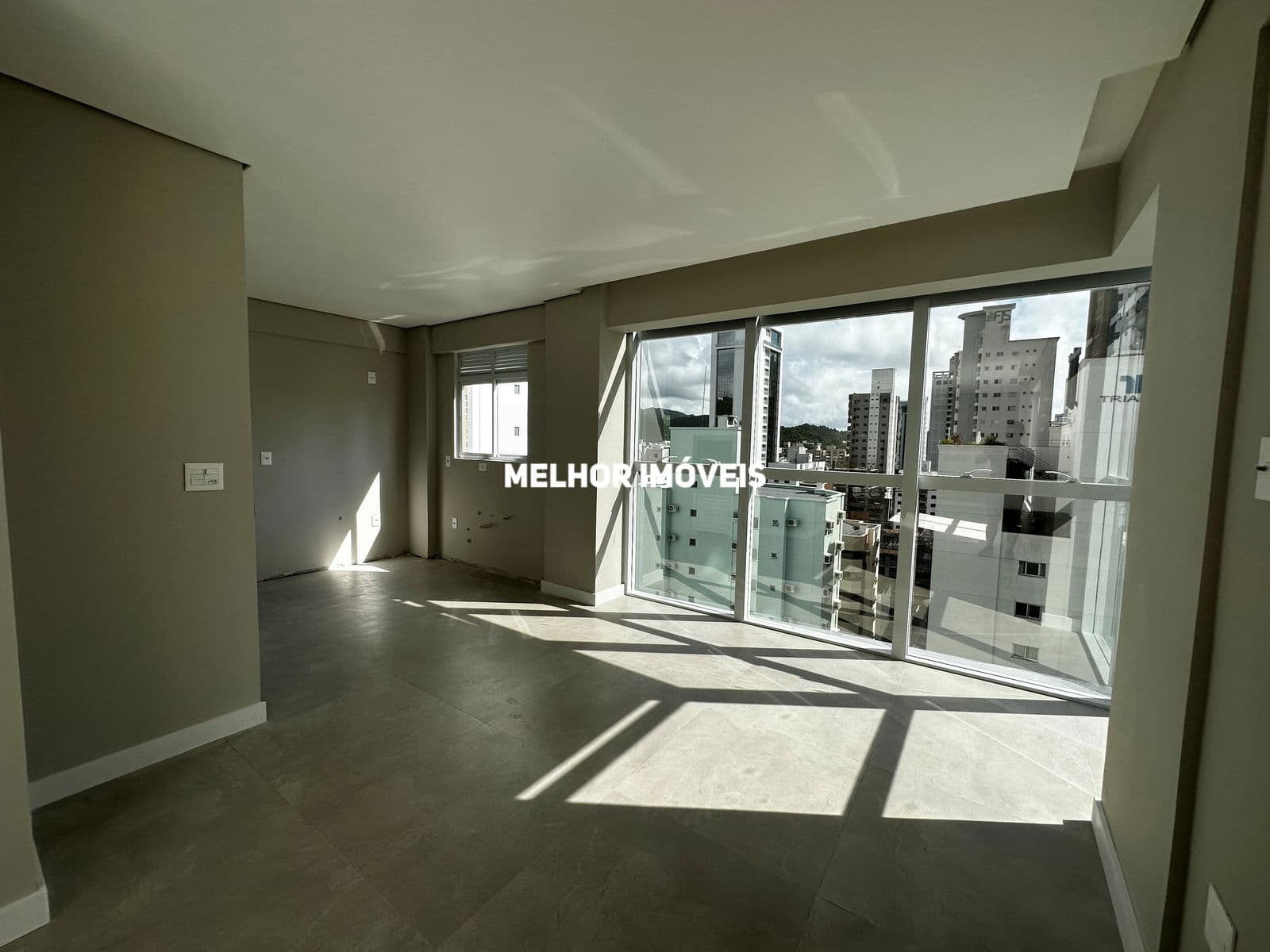 Apartamento à Venda com 02 Suítes Localizado na 2ª Quadra Mar de Balneário Camboriú - SC