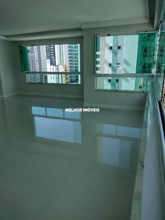 Apartamento com Linda Vista Mar á Venda com 03 Suítes na quadra do mar em Balneário Camboriú