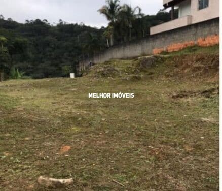 Terreno á Venda com 700 m² Localizado no Bairro Ariribá em Balneário Camboriú - SC