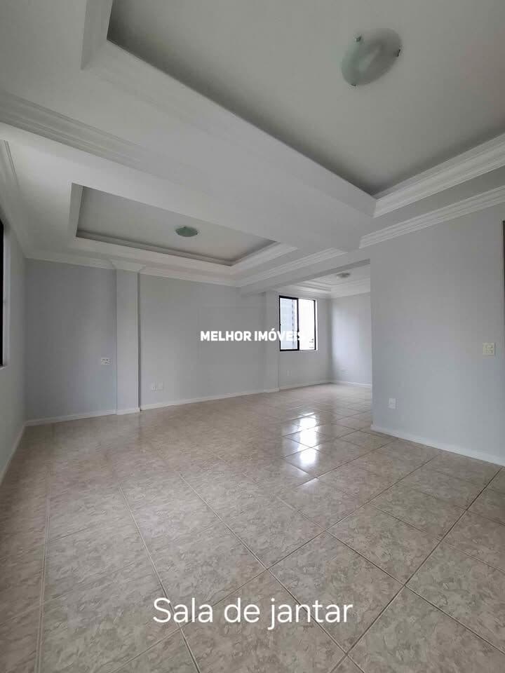 Cobertura Duplex a venda no Centro de Balneário Camboriú.
