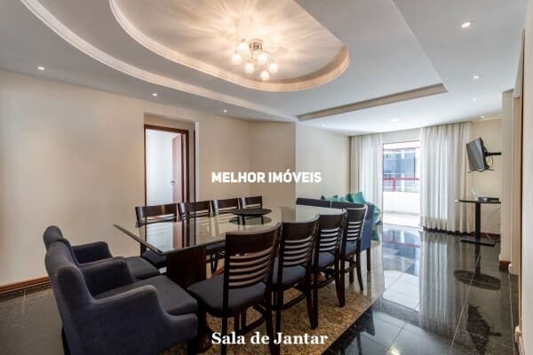 Apartamento à venda na Quadra mar com 5 Suítes sendo 2 máster localizado no centro de Balneário Camboriú
