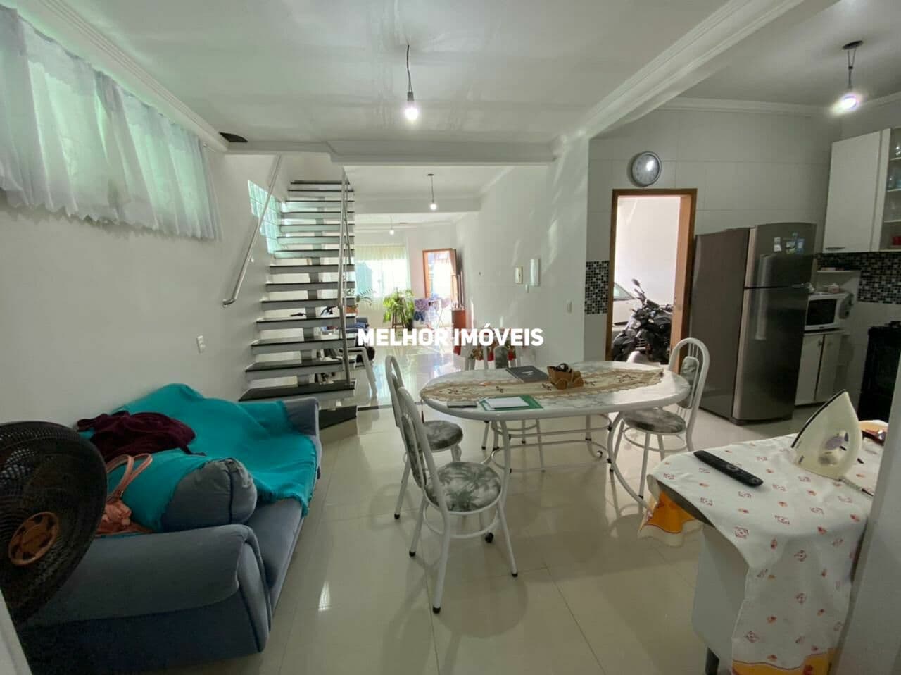 Casa Sobrado á venda com 03 Suítes, Localizado no Centro de Balneário Camboriú