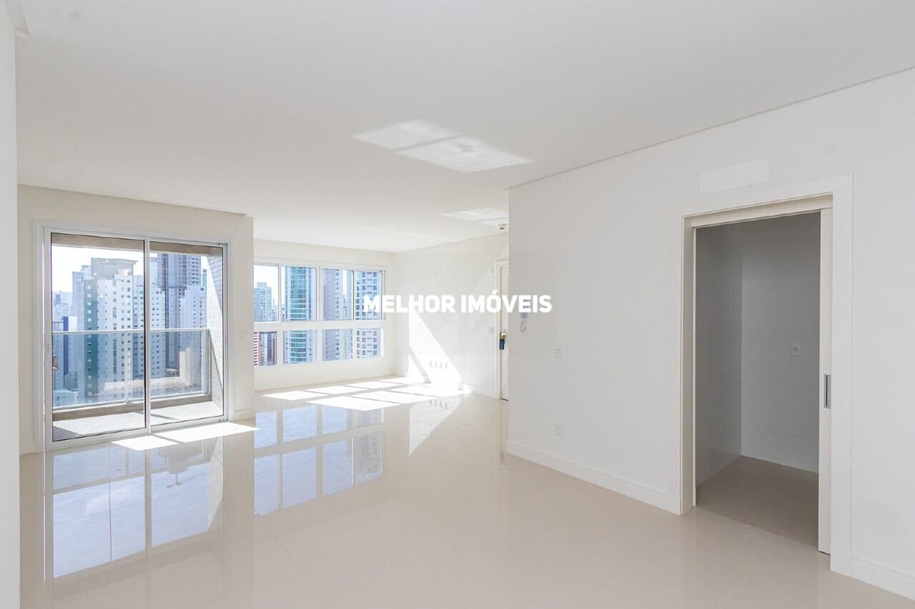 Apartamento Alto Padrão, 2ª Quadra Mar com 03 Suítes