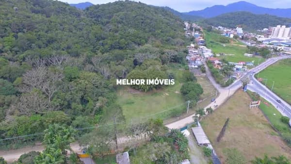Terreno á venda na Av. Santo Amaro localizada em Camboriú - SC