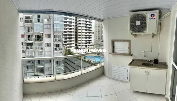 Locação anual com 3 dormitórios, localizado á 150 metros da Praia Central de Balneário Camboriú