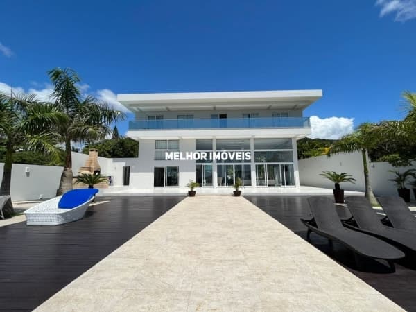 Casa Alto Padrão Frente Mar Mobiliada, Equipada com 06 Suítes sendo 01 Máster à Venda localizado no Estaleiro de Balneário Camboriú.