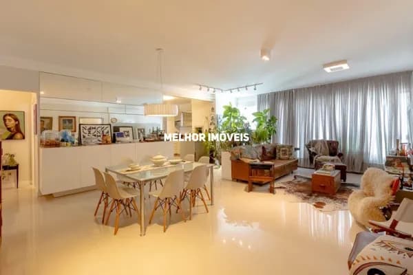 Apartamento á venda com 3 dormitórios no Centro de Balneário Camboriú