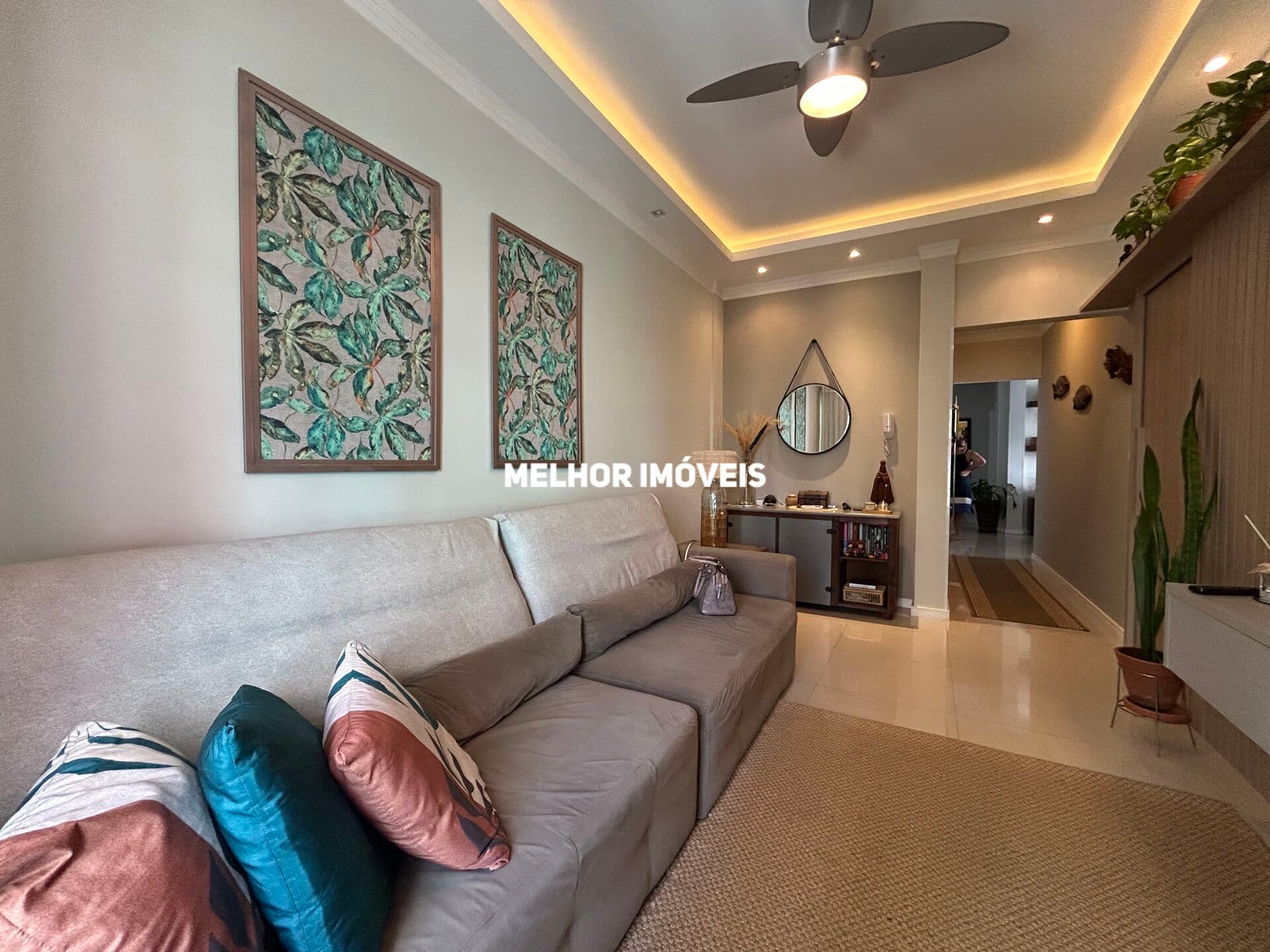 Apartamento á venda com 3 dormitórios localizado no centro de Balneário Camboriú