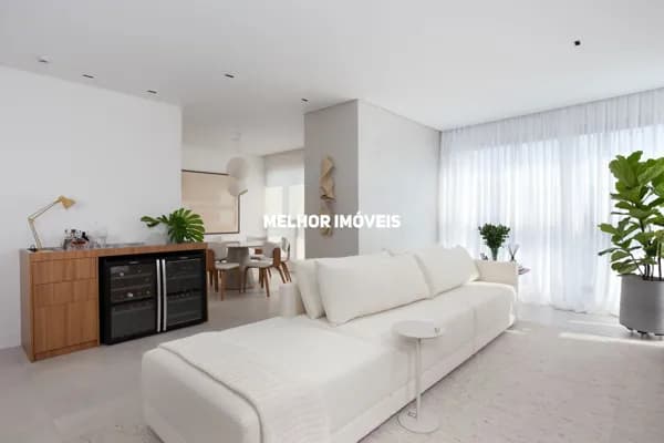 Apartamento com 03 Suítes no Centro de Balneário Camboriú