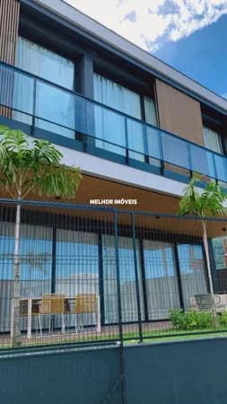 Casa nova finamente decorada em Condomínio fechado pé na areia 4 suítes localizada na praia do estaleiro Balneário Camboriú.