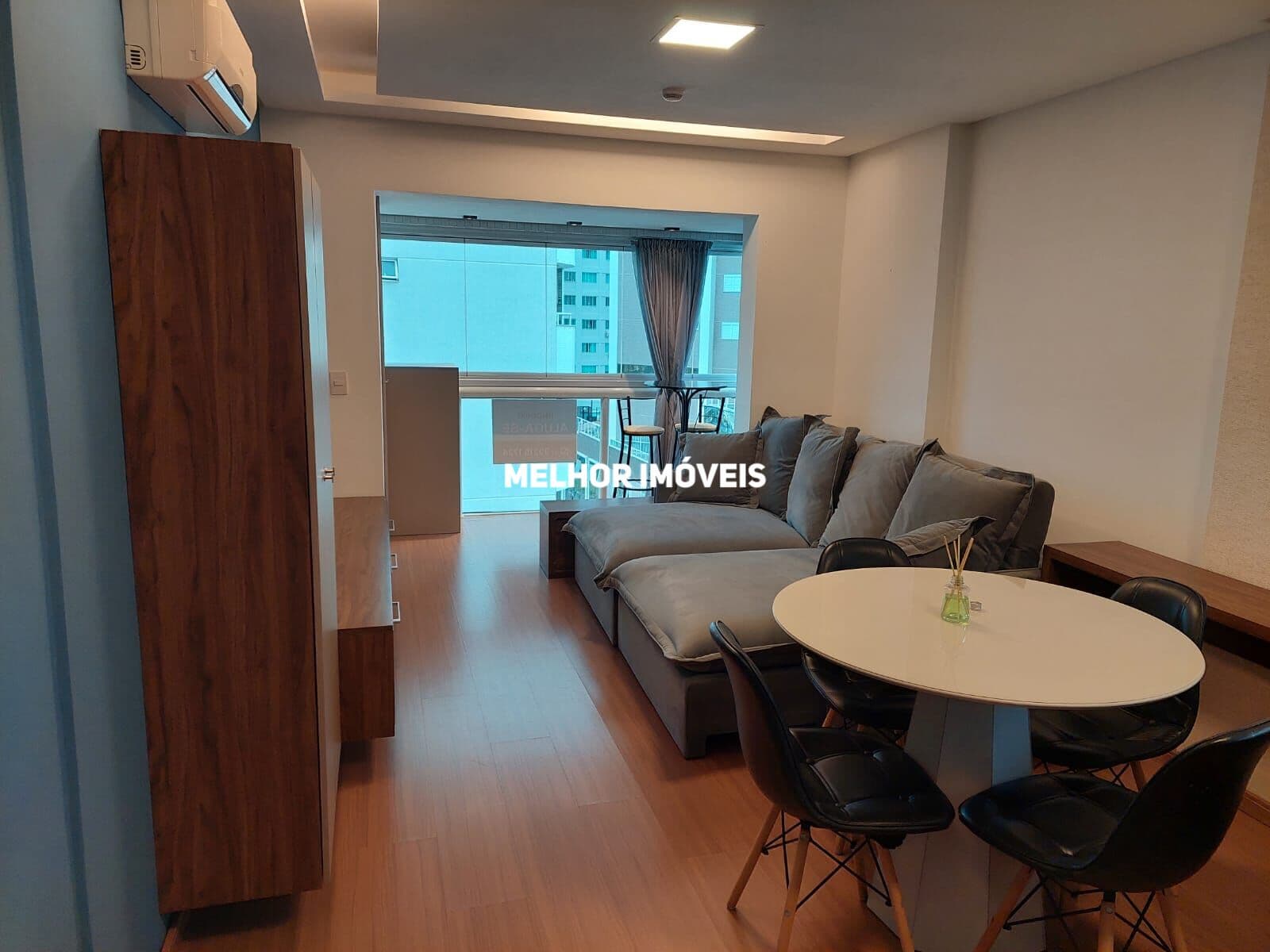 Apartamento a venda no Edifício Terraço da Rainha em Balneário Camboriú.