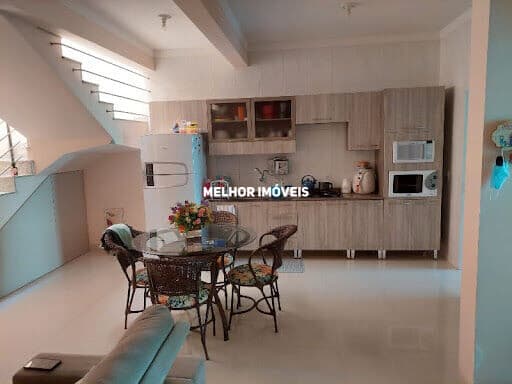 Casa Sobrado à Venda Semi Mobiliada com 02 Suítes Localizada no Centro de Balneário Camboriú - SC