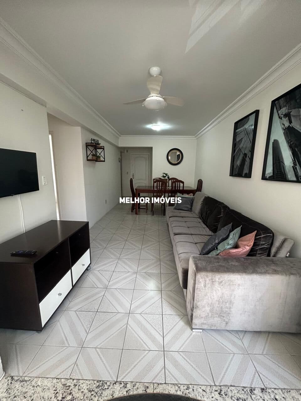 Apartamento a venda com 02 dormitórios no Centro de Balneário Camboriú.