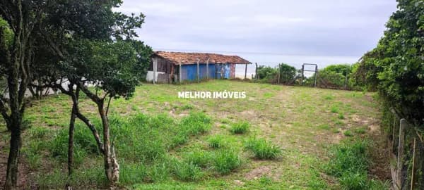 Terreno Frente Mar na Praia do Estaleiro em Balneário Camboriú.