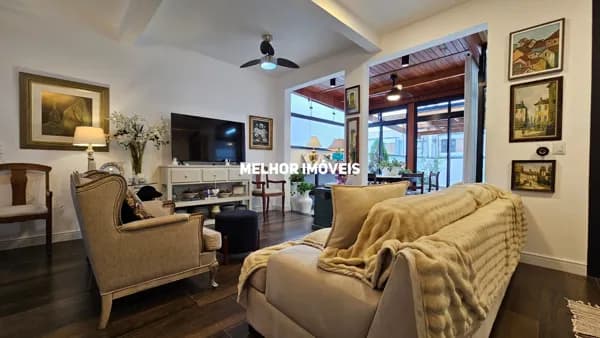 Casa Geminada Triplex a venda no Bairro São Francisco de Assis em Camboriú.