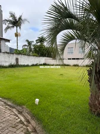 Terreno á venda em Condomínio Fechado localizado na Barra em Balneário Camboriú