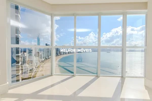 Apartamento Frente Mar com 04 suítes sendo 01 máster em Balneário Camboriú.