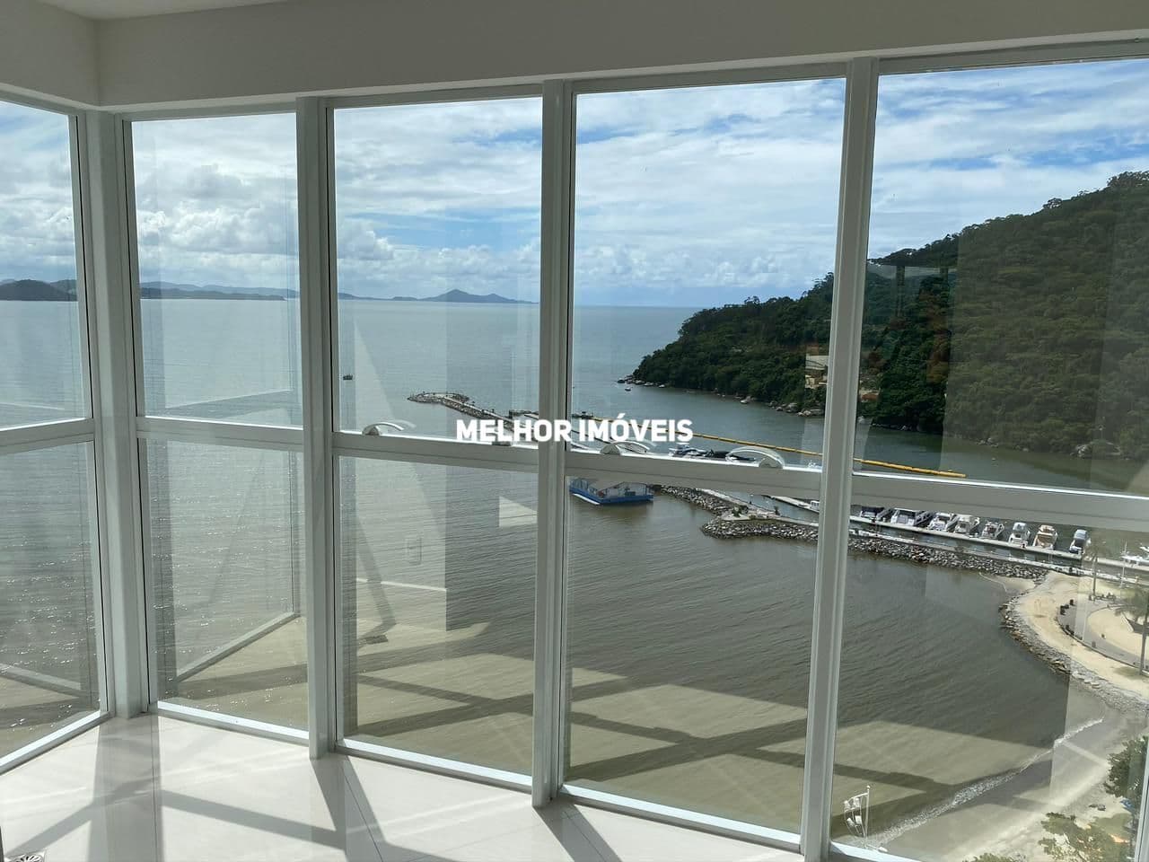 Apartamento Frente Mar à Venda com 04 Suítes sendo 01 Máster Localizado em Balneário Camboriú - SC