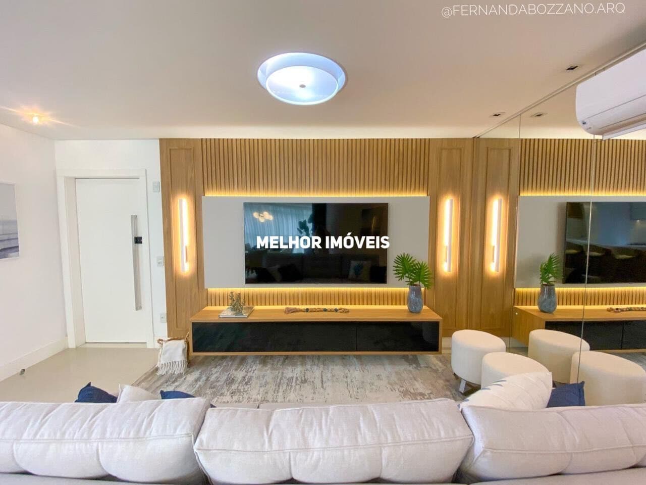 Apartamento mobiliado e decorado a venda com 3 Suítes no Centro Sul de Balneário Camboriú.