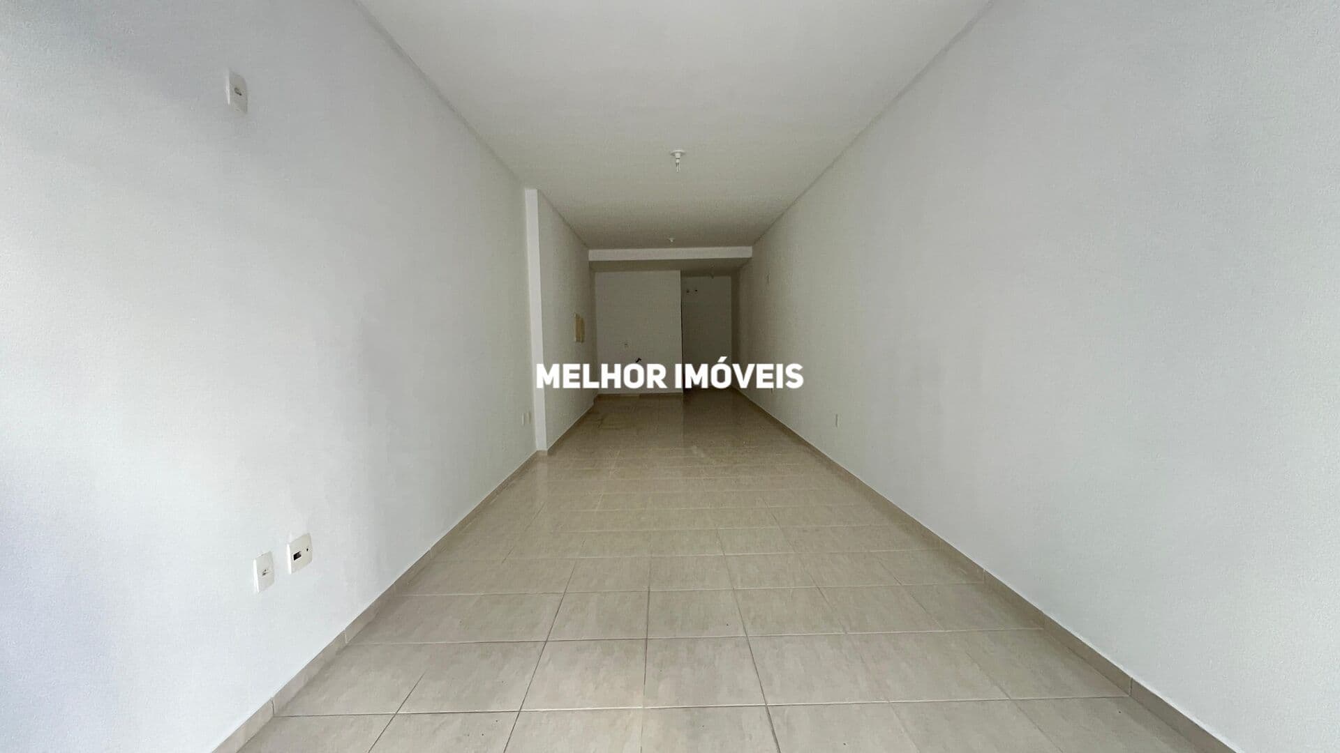 Sala Comercial para locação anual com 38 m² localizado no Centro Sul de Balneário Camboriú.