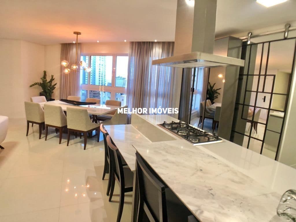 Apartamento á venda com 4 suítes e 2 vagas de garagem privativa localizado em Balneário Camboriú
