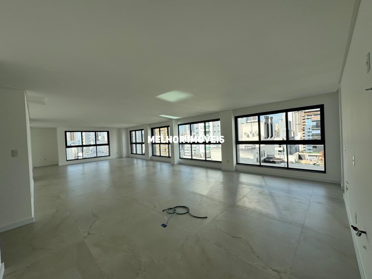 Cobertura Horizontal a venda com 230 m² - Centro de Balneário Camboriú