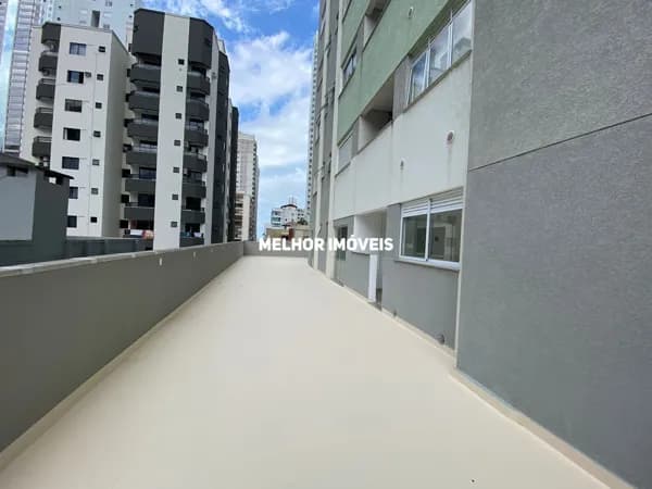 Apartamento Garden á venda com 03 suítes localizado na 2ª Quadra Mar de Balneário Camboriu.