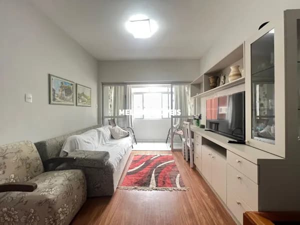 Apartamento a venda na quadra do mar, localizado no Centro Sul de Balneário Camboriú.