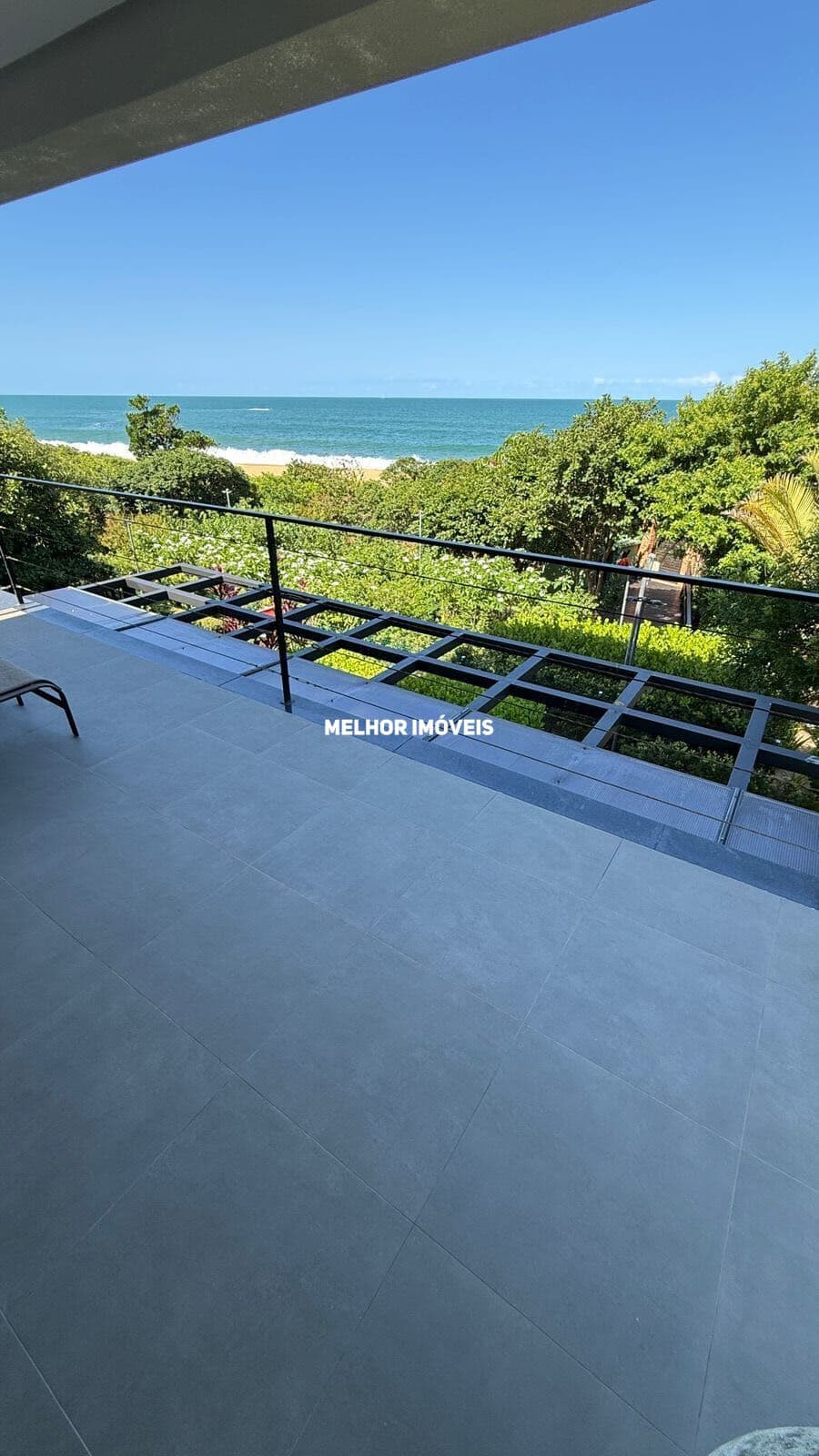 Casa triplex Nova Frente mar á venda com 3 suítes sendo uma máster na Praia do Estaleiro.