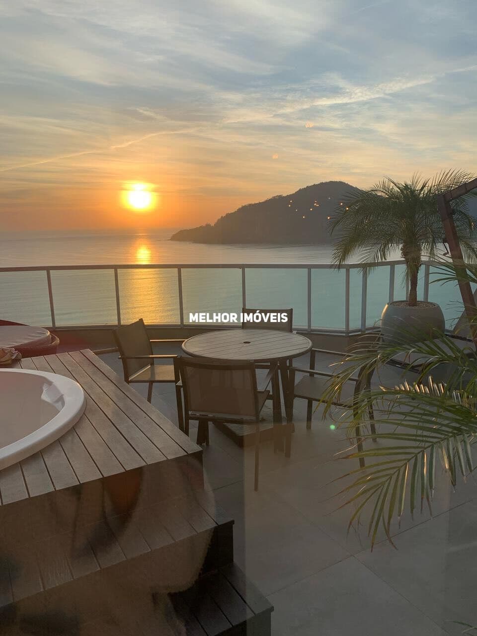 Apartamento Garden alto padrão á venda localizado em Frente Mar em Balneário Camboriú.