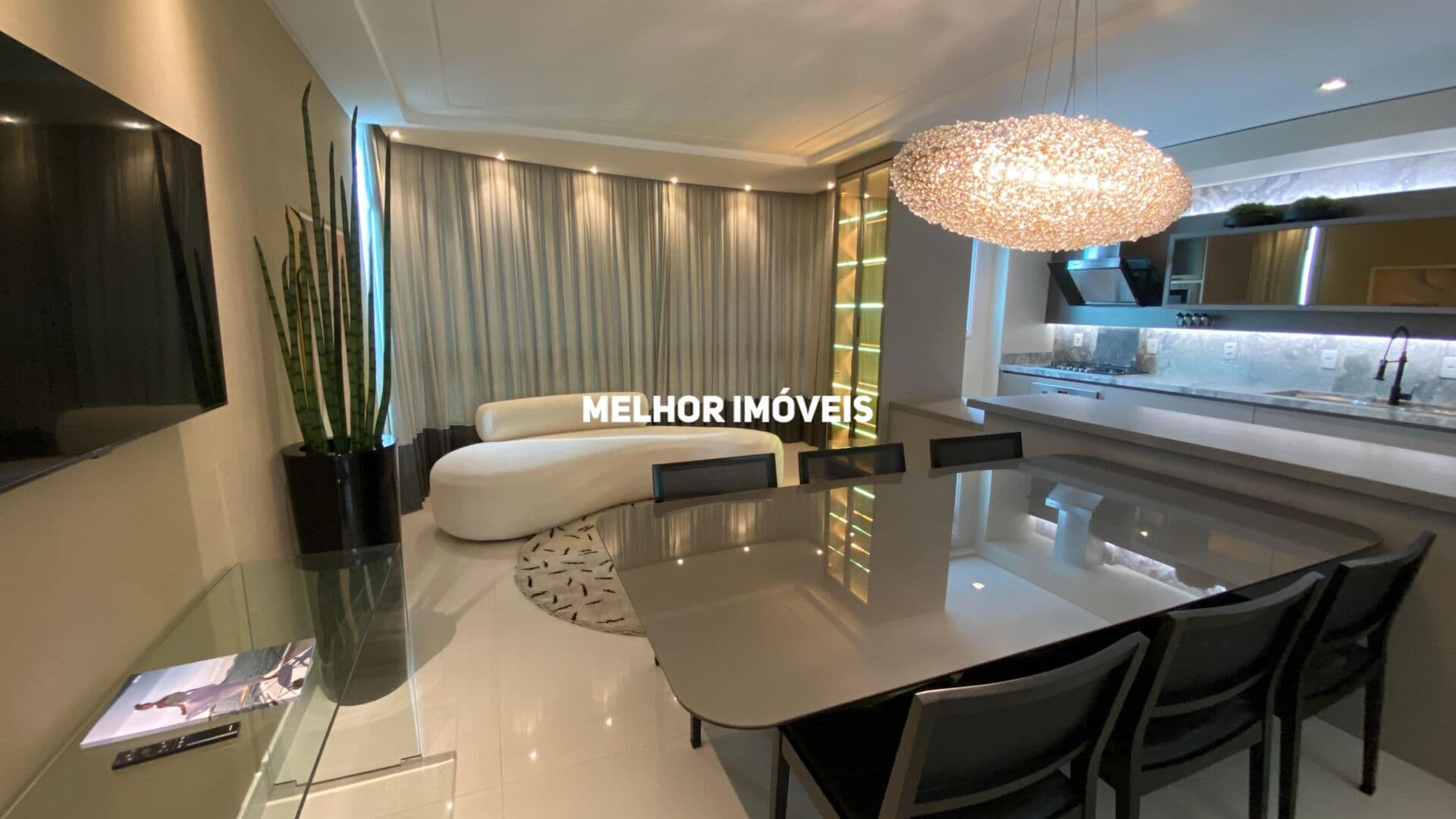 Apartamento a venda no Edifício Torre Esmeralda em Balneário Camboriú.