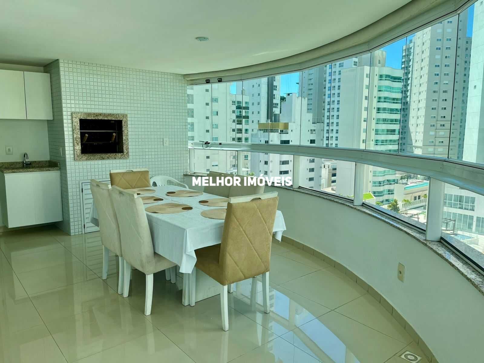 Locação anual, vista mar com 03 suítes e 2 vagas de garagem localizado no bairro Pioneiros em Balneário Camboriú.