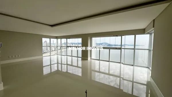Apartamento Frente Mar à venda com 4 suítes no centro de Balneário Camboriú