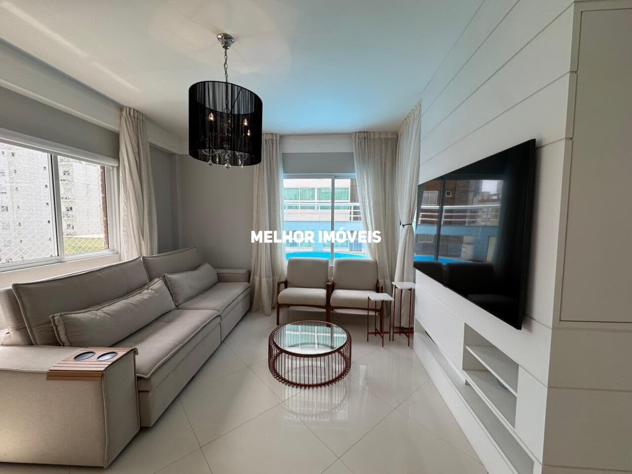 Cobertura a venda com 186 m² no Centro de Balneário Camboriú.