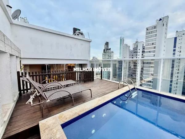 Cobertura Duplex para locação anual com 3 suítes, 2 vagas e piscina privativa, localizada na Barra Norte de Balneário Camboriú