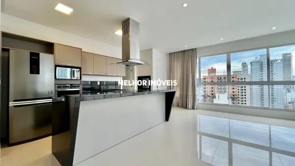 Apartamento á venda com 3 suítes e 4 vagas localizado no centro de Balneário Camboriú