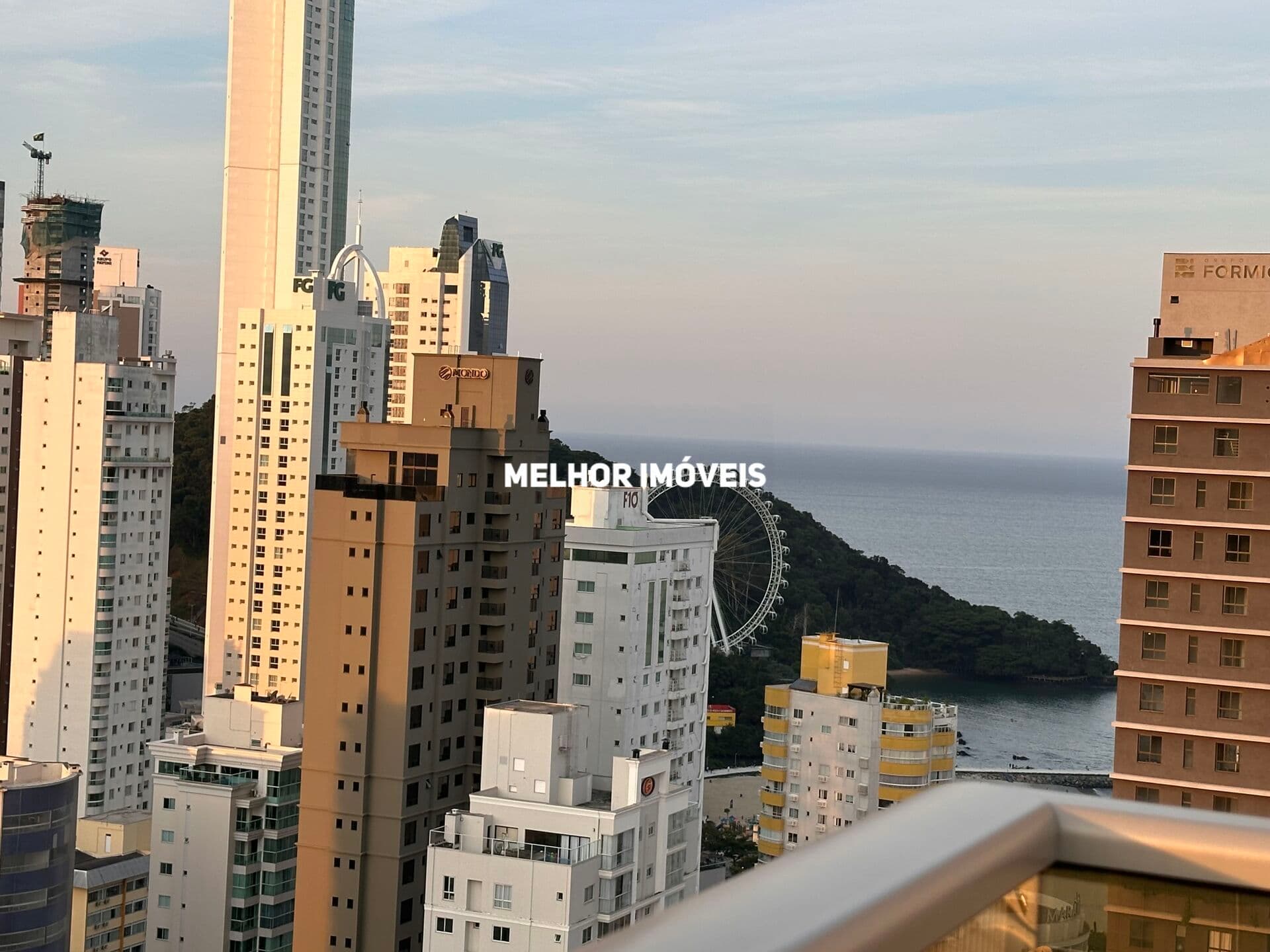 Cobertura Duplex nova á venda com 5 suítes e 6 vagas de garagem localizada em Balneário Camboriú